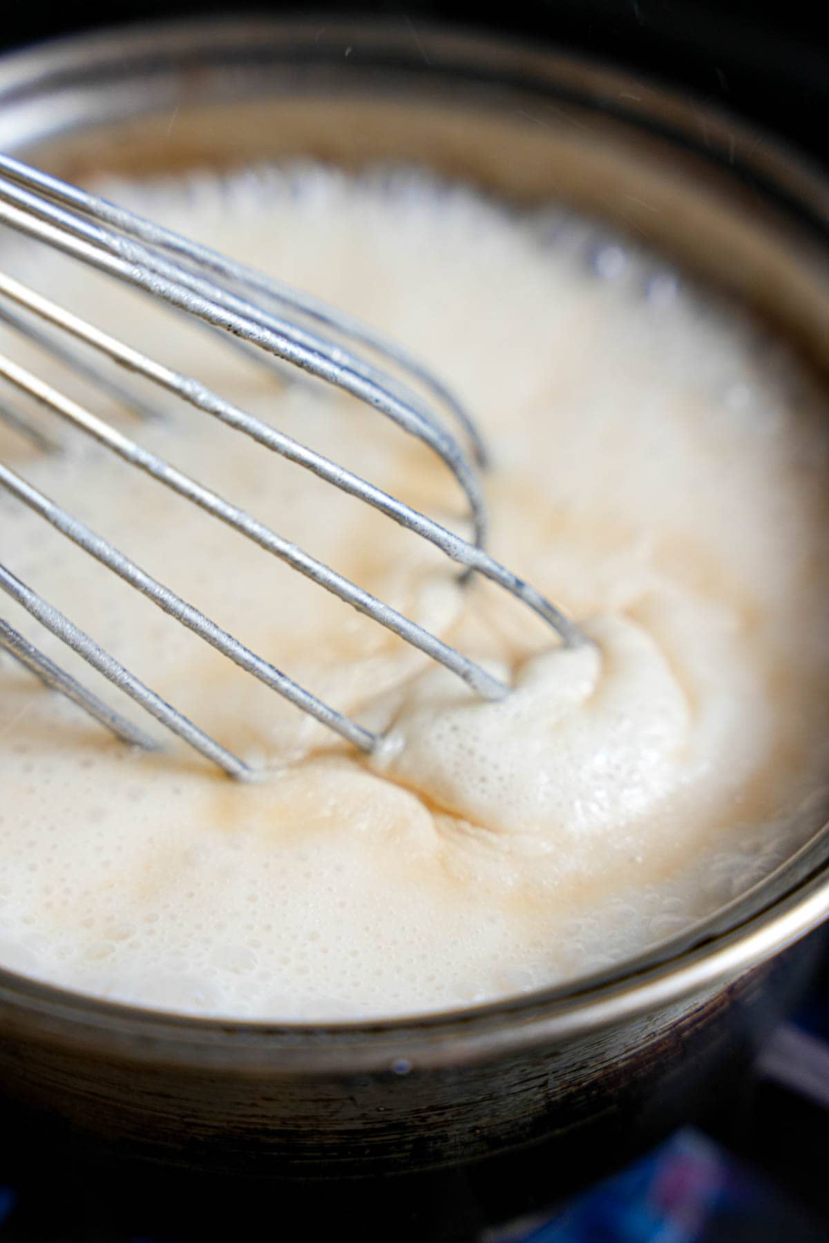 The custard is mixed until bubbling in a saucepan with a whisk.