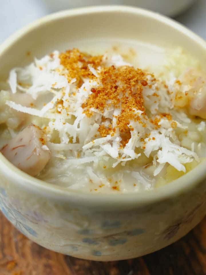 A bowl of che khoai mon topped with coconut and palm sugar.